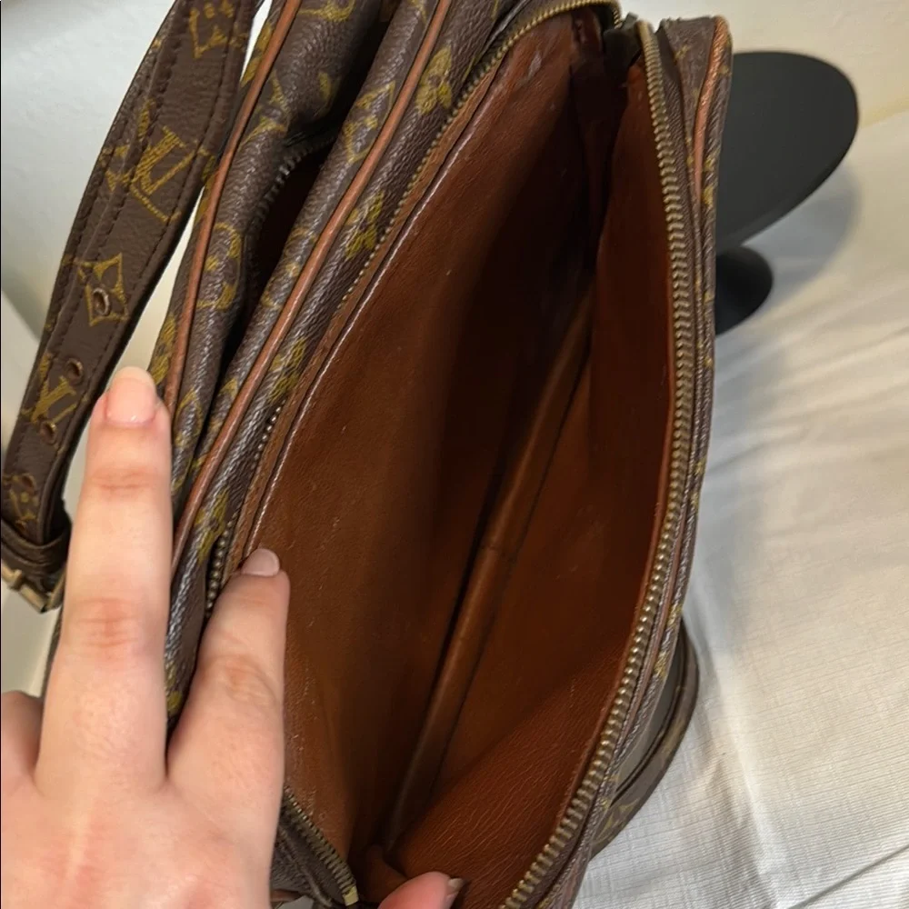Louis Vuitton Brown Monogram crossbody Bag - Picture 7 of 8